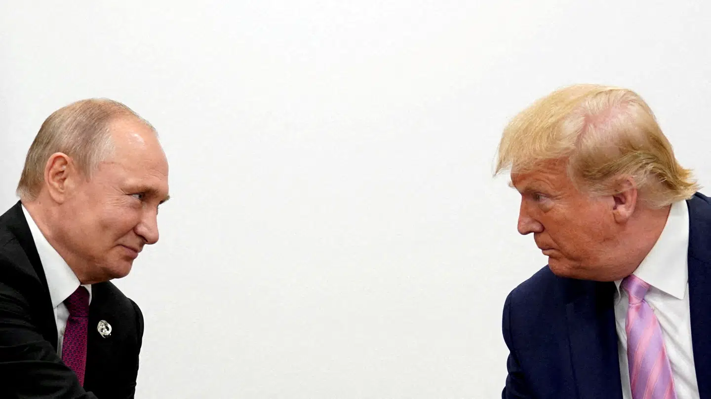 Ruslands præsident, Vladimir Putin, og USAs præsident, Donald Trump, fotograferet under et bilateralt møde under G20-topmødet i japanske Osaka i 2019.