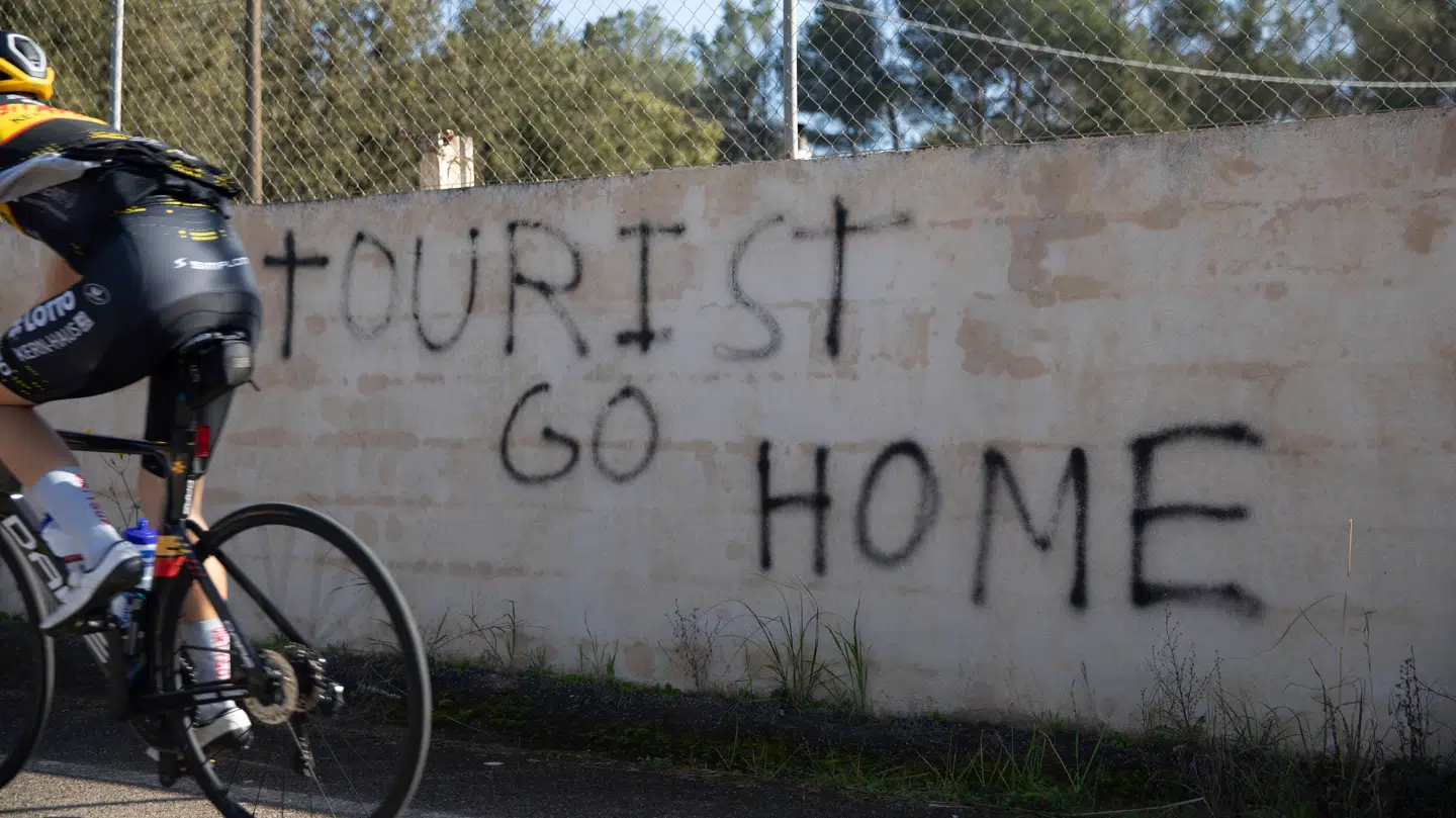 Danskerne elsker at tage på ferie i Spanien. Men lokalbefolkningen flere af stederne ville helst være fri.