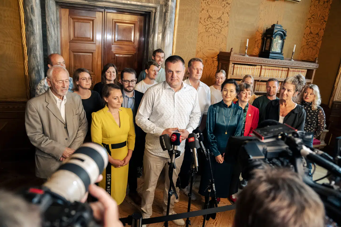 »Kulturen, der hænger i luften på rådhusets lange gange, er, at ingen er blevet fyret for at sige nej. Men at sige ja er farligt, for det er næsten umuligt at finde rygdækning« skriver Carsten Mai. På billedet ses overborgmester Lars Weiss (S) på et pressemøde foran flere partier. Foto: Thomas Traasdahl/Ritzau Scanpix