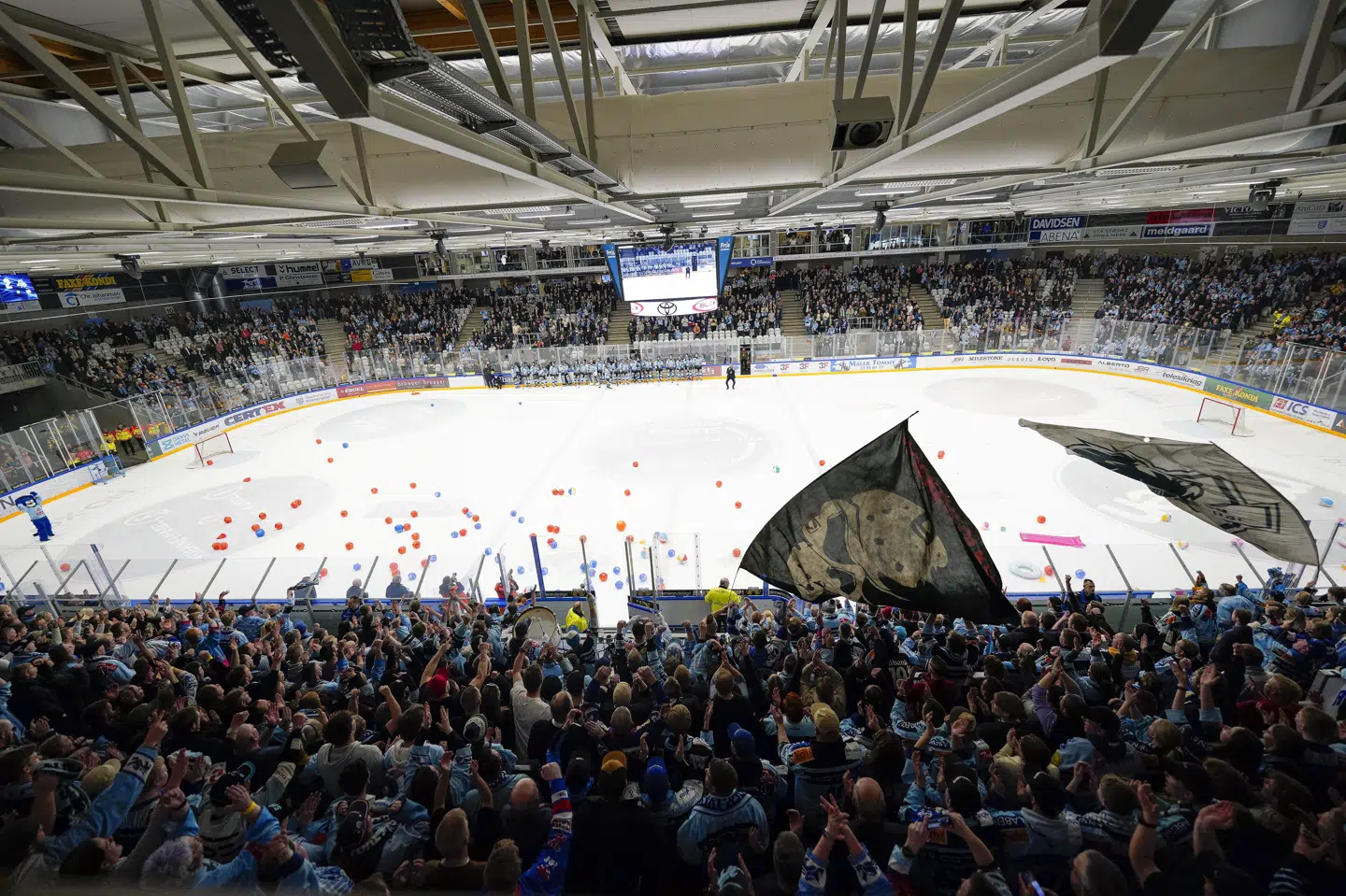 Sønderjyske Ishockey er forsvarende danmarksmester. Inden sammenslutningen i 2004 hed klubben IK Sønderjylland i en enkelt sæson. Inden da lystrede klubben navnet Vojens IK. (Arkivfoto).