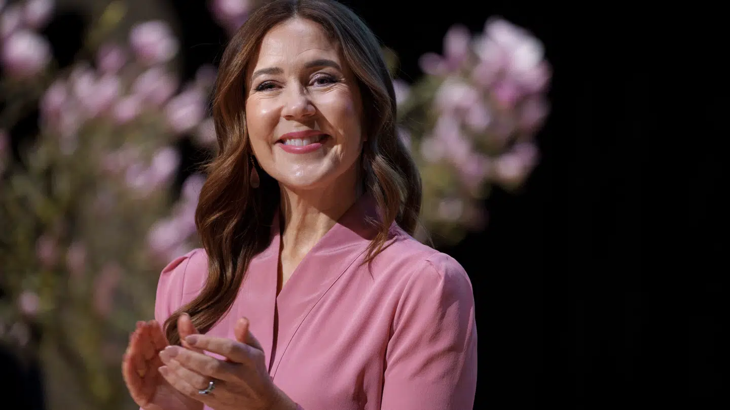 Dronning Mary har måtte aflyse alle sine royale forpligtelser siden onsdag, men mandag var den 53-årige dronning igen på benene.
