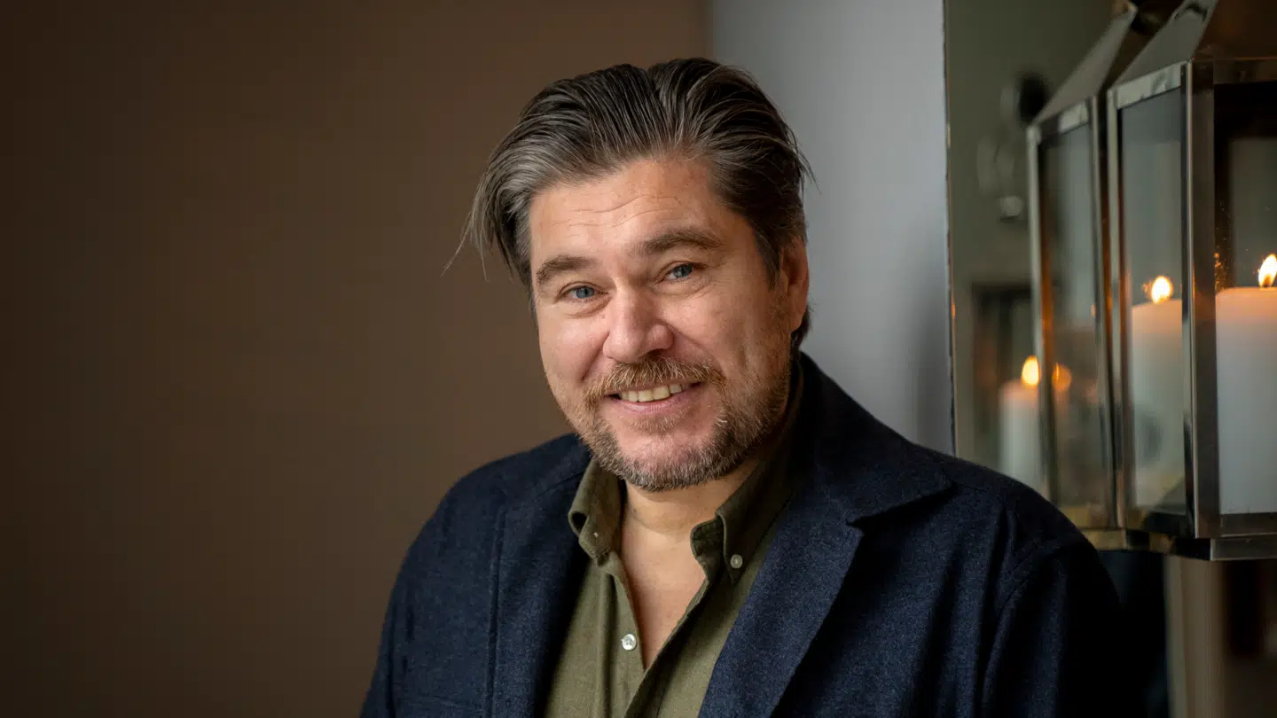 Rasmus Bjerg er en dansk skuespiller, komiker og til tider sanger.