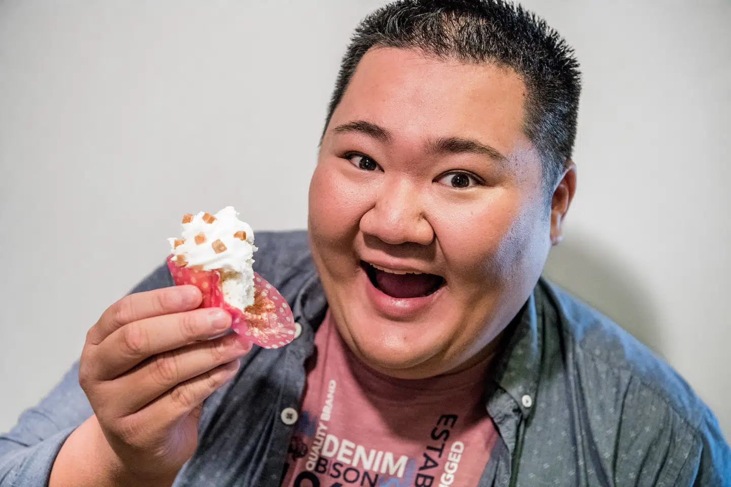 Micki Cheng blev kendt, da han deltog i DR-programmet 'Den Store Bagedyst'. Han har siden også udgivet bøger om kager.