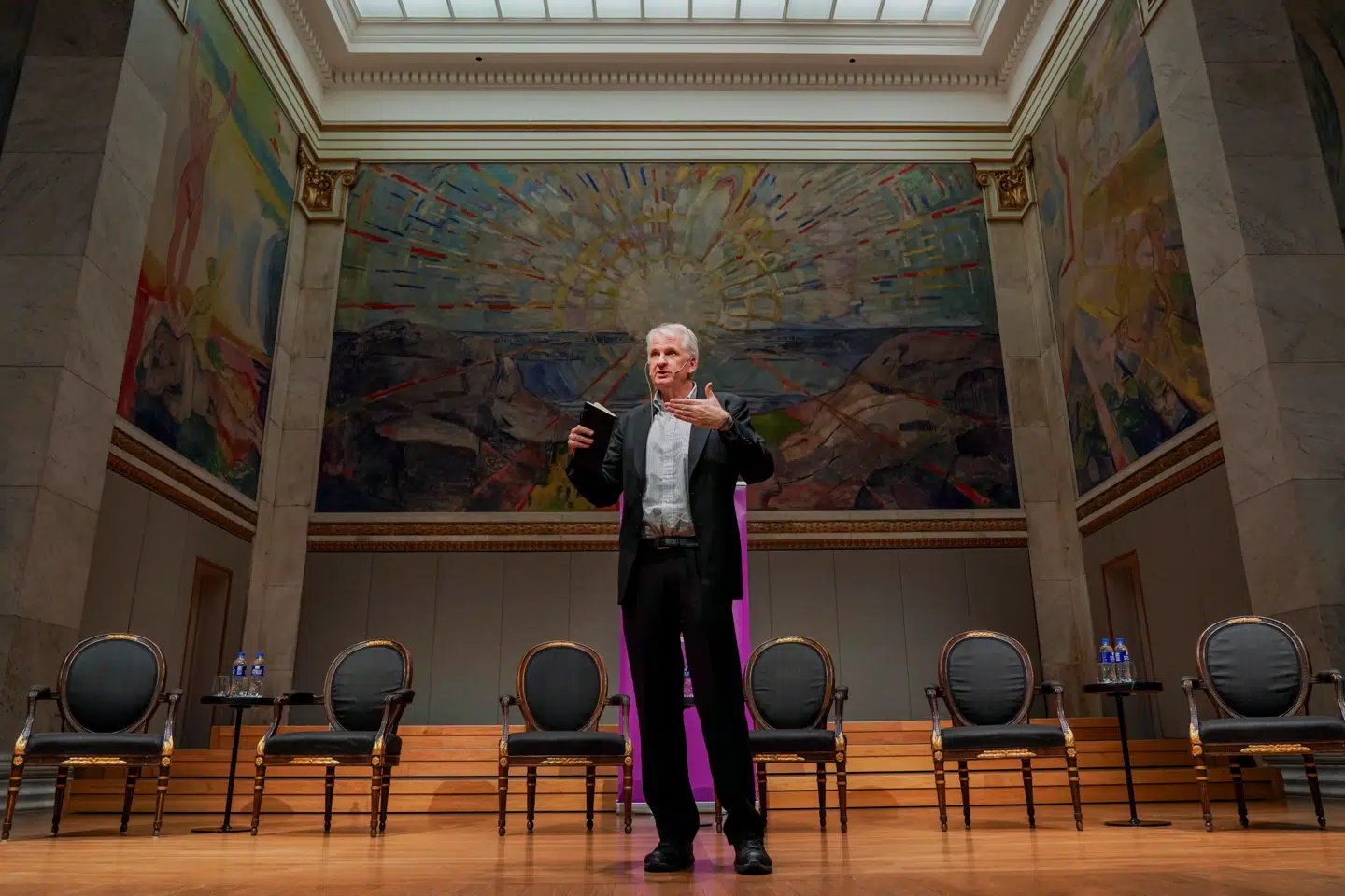 Den amerikanske historieprofessor Timothy Snyder skriver i en kommentar, at præsident Donald Trump og hans folk har valgt at gå i krig for fornøjelsens skyld. Derfor kan krigen ikke vindes, skriver han.