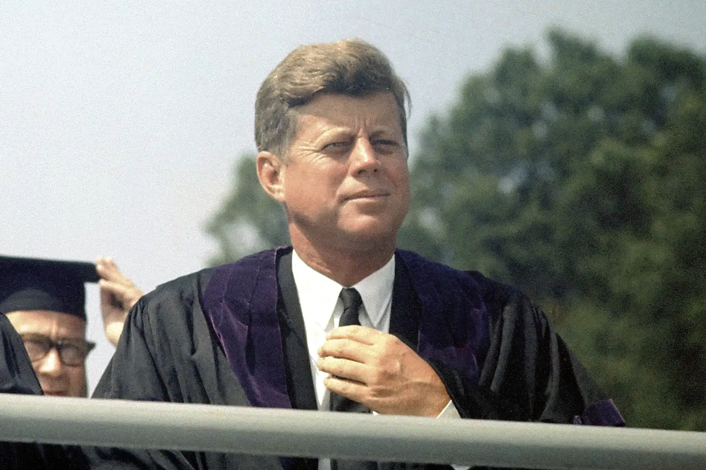 John F. Kennedy var amerikansk præsident fra 1961 og frem til sin død i 1963, hvor han blev skudt i en limousine. (Arkivfoto).