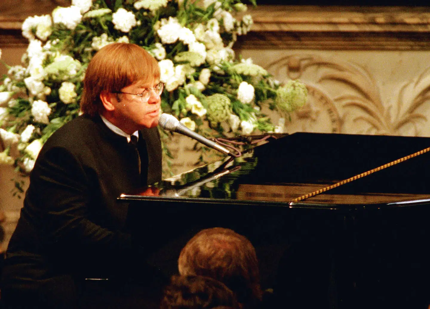 Elton John ved prinsesse Dianas begravelse.