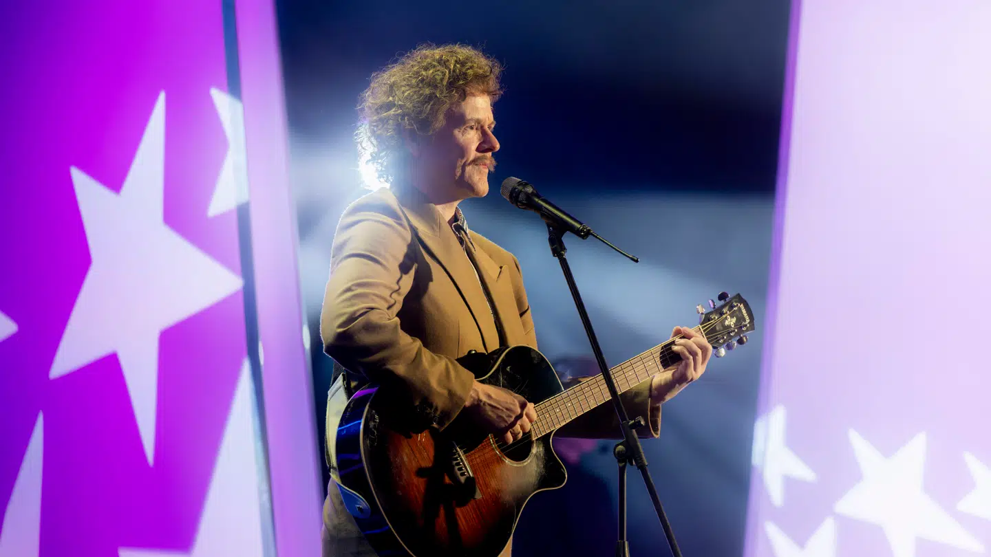 Anders Matthesen som Tommy Seebach i 'Under stjernerne på himlen'.