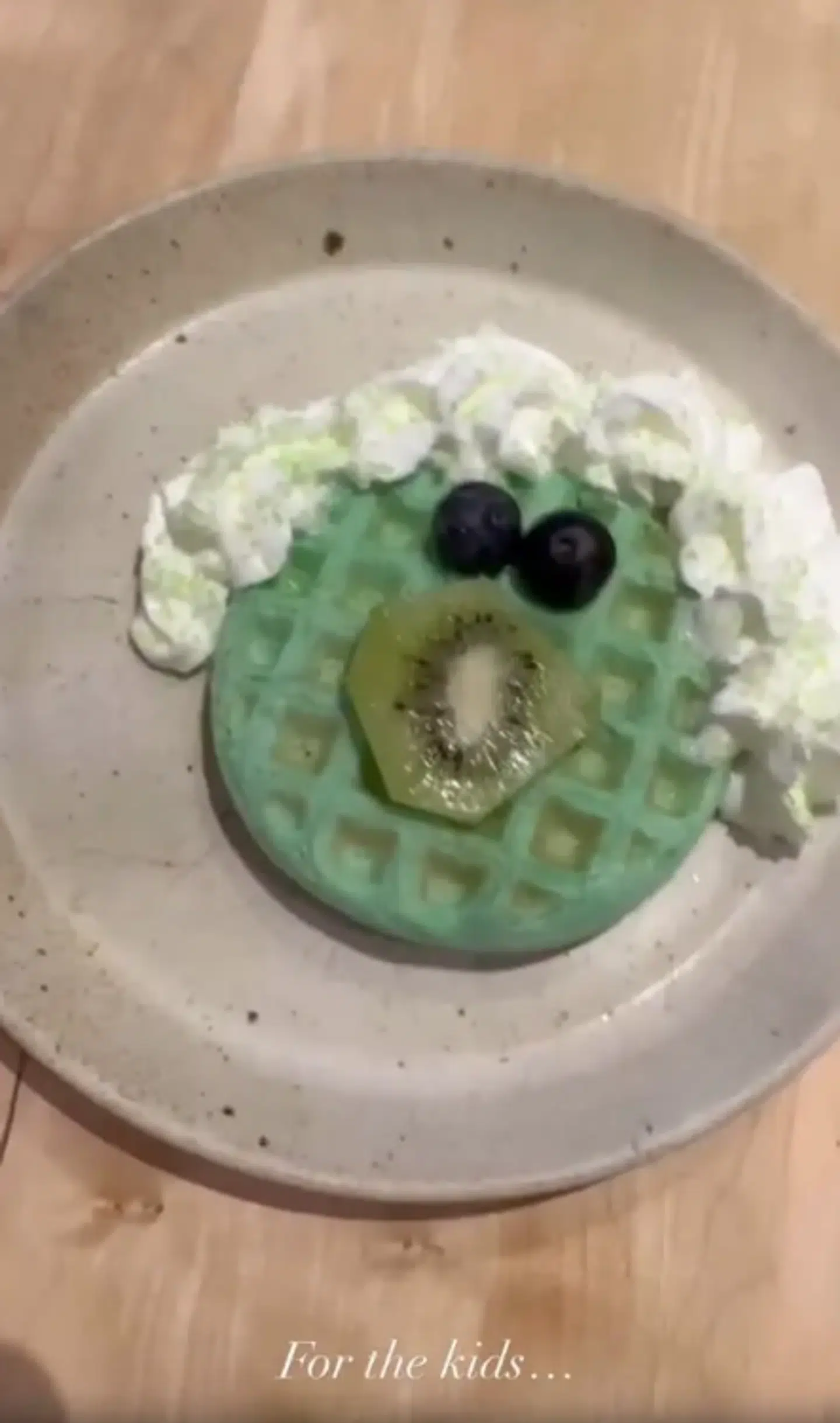 Hertuginde Meghan Markle beskyldes for at have snydt med vaflerne – og for de sociale mediers skyld at have fået det til at se ud som om, hun selv har lavet vafler til sine royale børn. Foto: meghan/Instagram