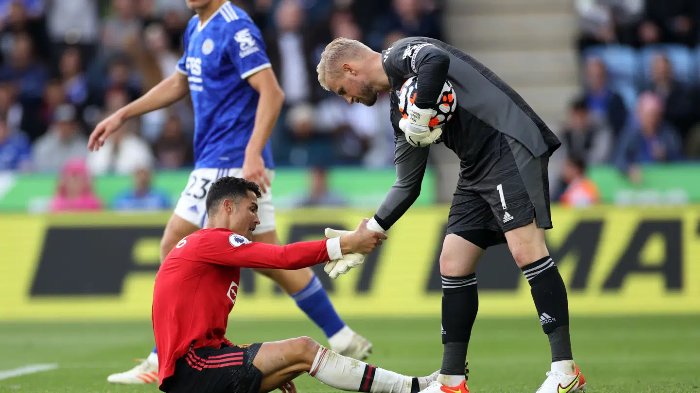Kasper Schmeichel og Cristiano Ronaldo i kamp i 2021.