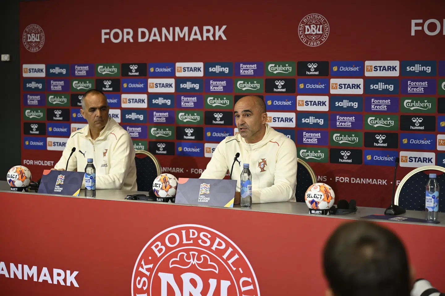 På grund af flyforsinkelse ankom Roberto Martínez til onsdagens pressemøde i Parken med forsinkelse. Portugiserne har valgt ikke at træne i Danmarks nationalarena før torsdagens Nations League-kvartfinale.