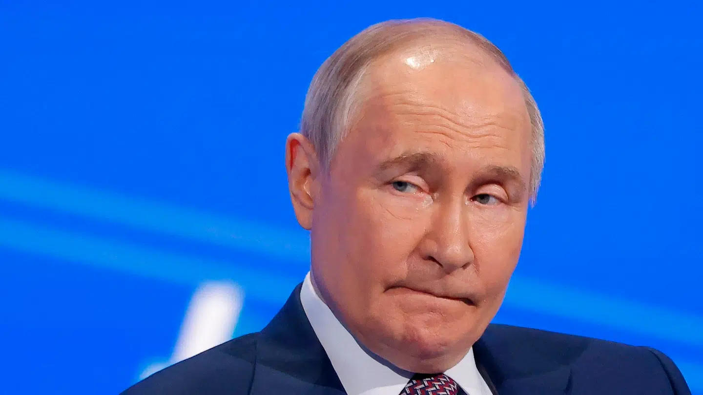 Ruslands præsident, Vladimir Putin, er ikke begejstret for den vestlige støtte til Ukraine, som hans militær bekriger for tredje år i træk. Men ifølge den danske forsvarsekspert, Peter Viggo Jakobsen, er det vigtigt at presse russerne på slagmarken.