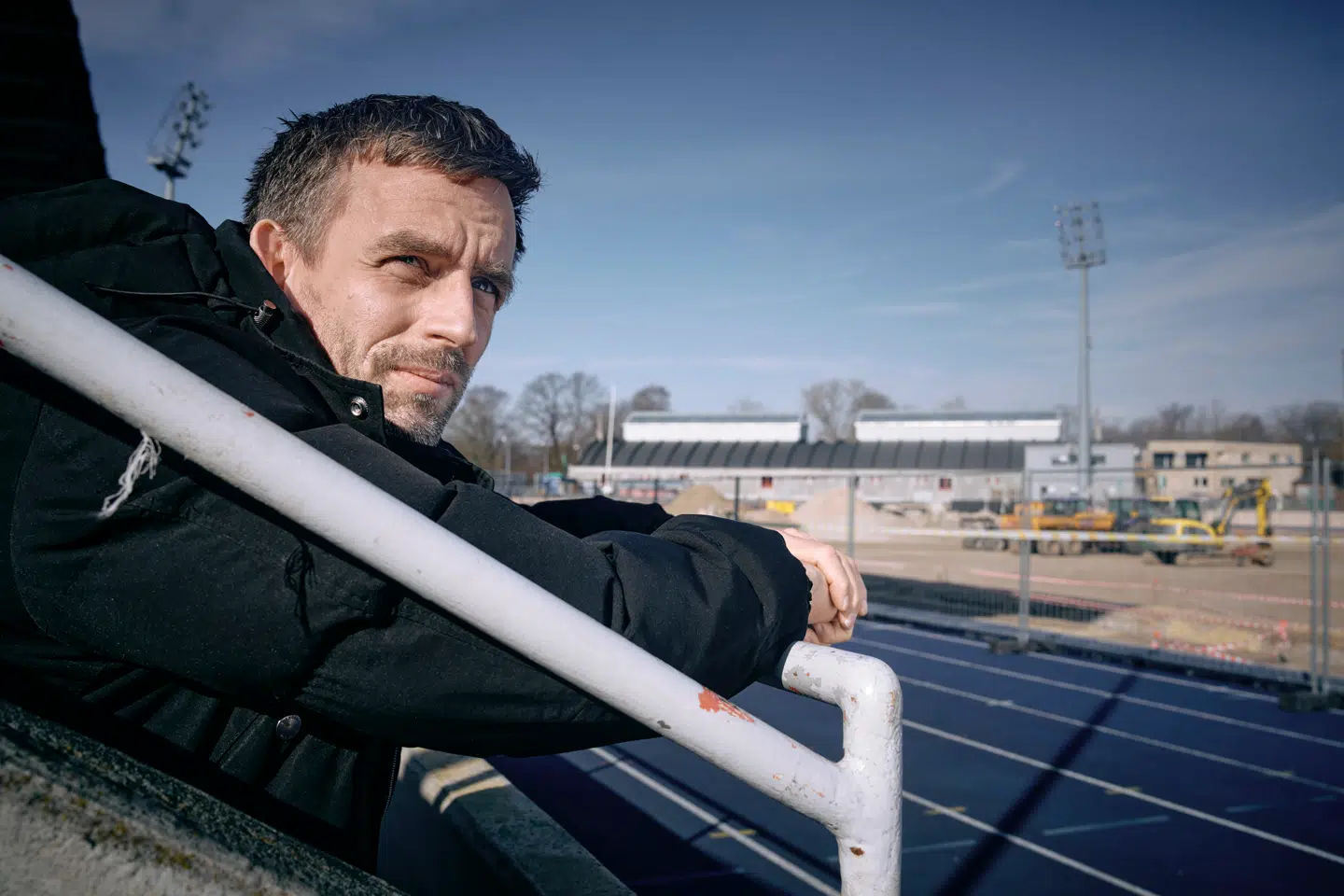 Ifølge B. 93s direktør, Christian Engell, kan klubben »på ingen måde« selv løfte opgaven med at gøre Østerbro Stadion egnet til fodbold i de allerbedste rækker.