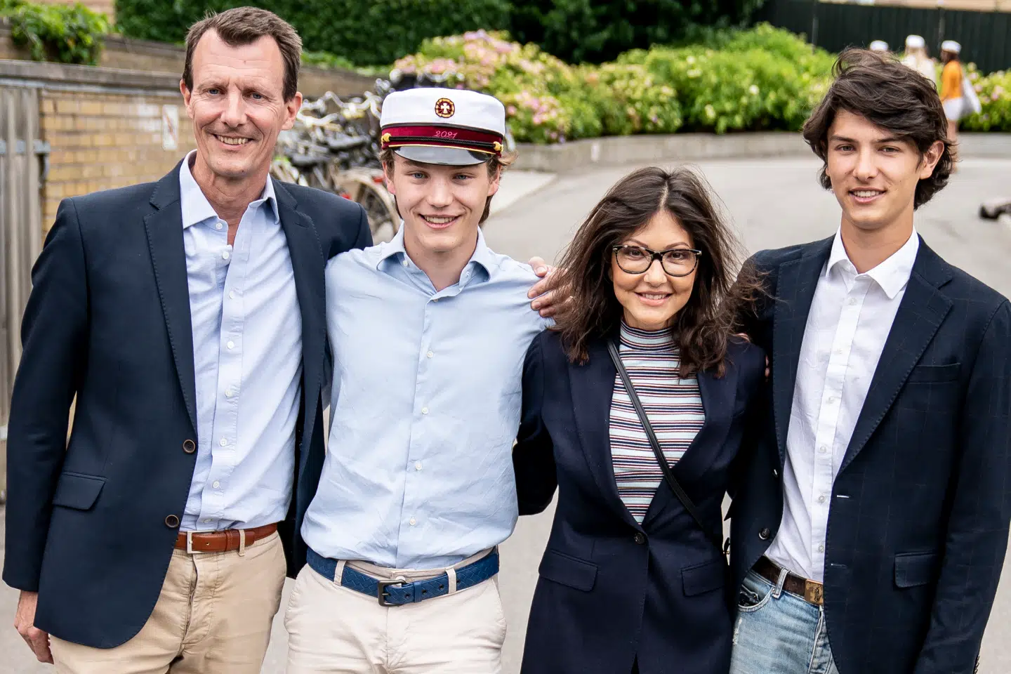 Grev Felix og grev Nikolai er begge sønner af prins Joachim og grevinde Alexandra. Her ses de til grev Felixs studenterkørsel i juni 2021.