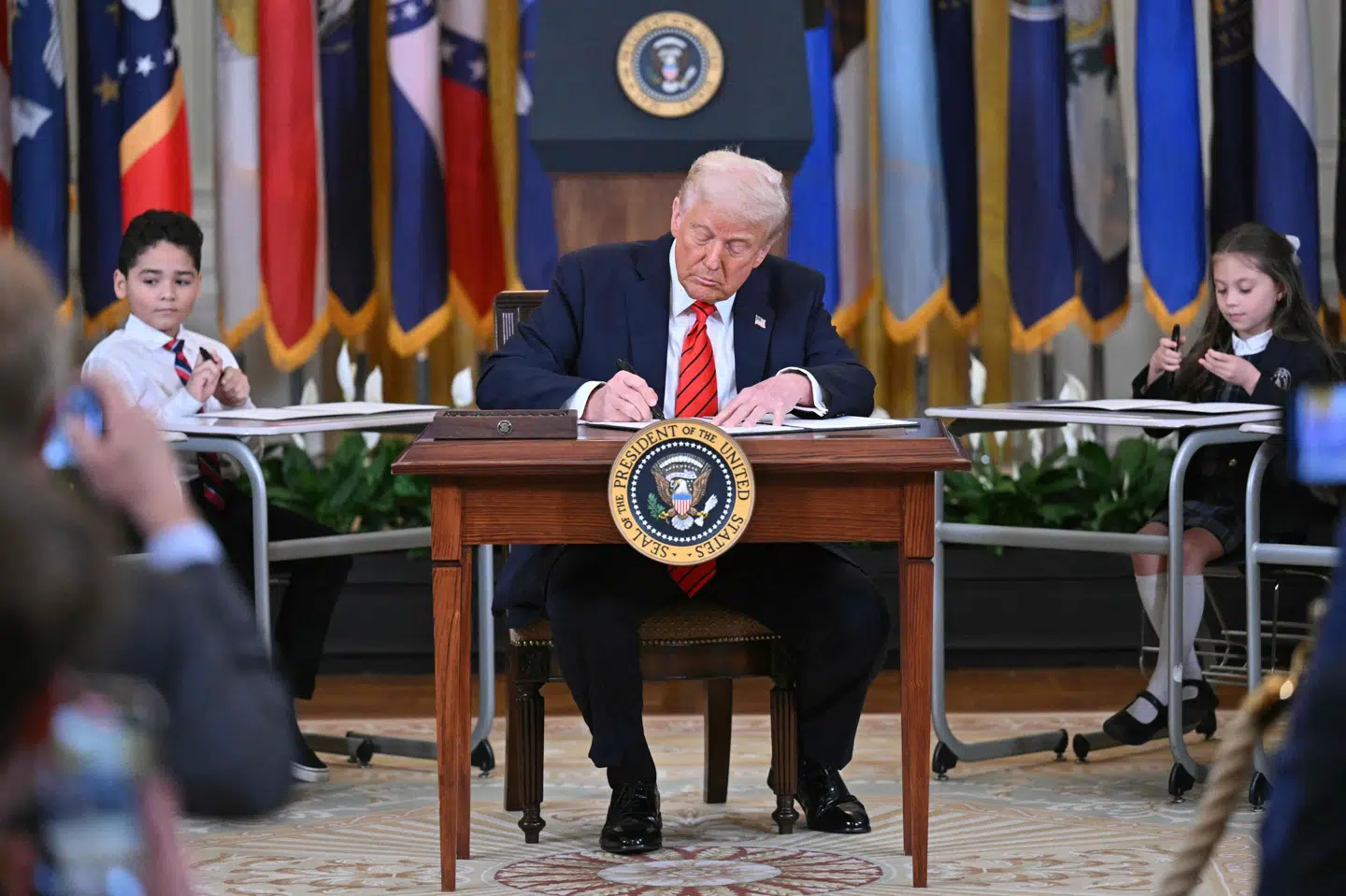 Torsdag har USA's præsident, Donald Trump, underskrevet et dekret, der har til formål helt at nedlægge det amerikanske undervisningsministerium. Uddannelsen i USA skal op på et "højere niveau", mener Trump.