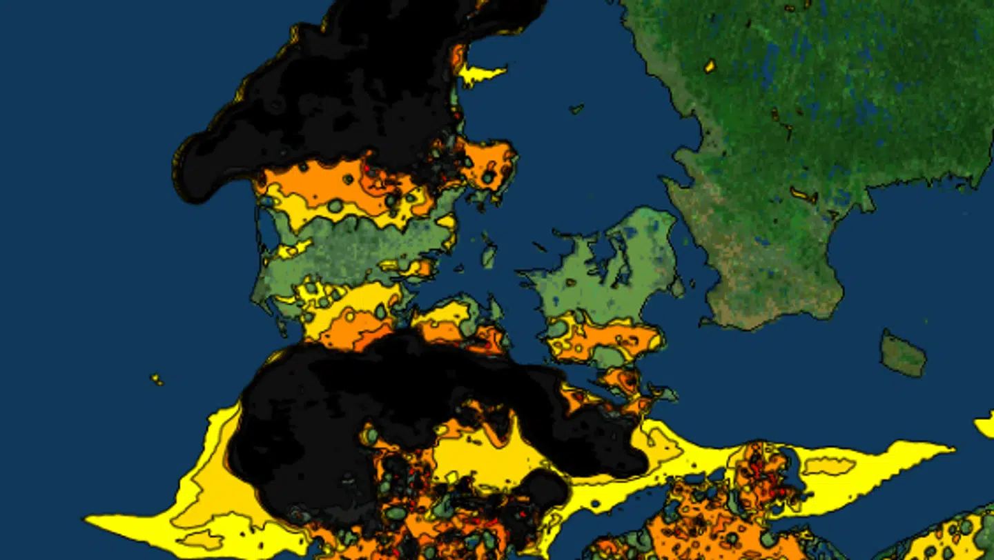 DMIs prognoses bud på, hvor der ligger tåge i fredag morgen klokken 05. Sorte felter viser sigtbarhed på under 1.000 meter, røde felter viser sigtbarhed mellem 1.000 og 3.000 meter og orange og gule felter viser sigtbarhed mellem 3 og 8 kilometer.