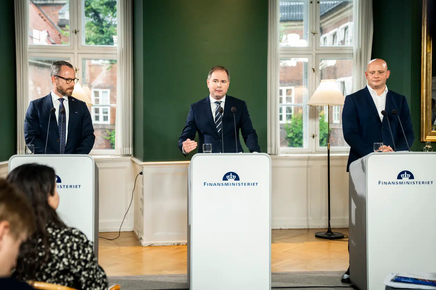 Jakob Engel-Schmidt (M) var ét stort smil, da han sammen med kollegerne – finansminister Nicolai Wammen (S) og daværende økonomiminister Jakob Ellemann-Jensen (V) – præsenterede regeringens forslag til en kommende finanslov tilbage i august 2023.