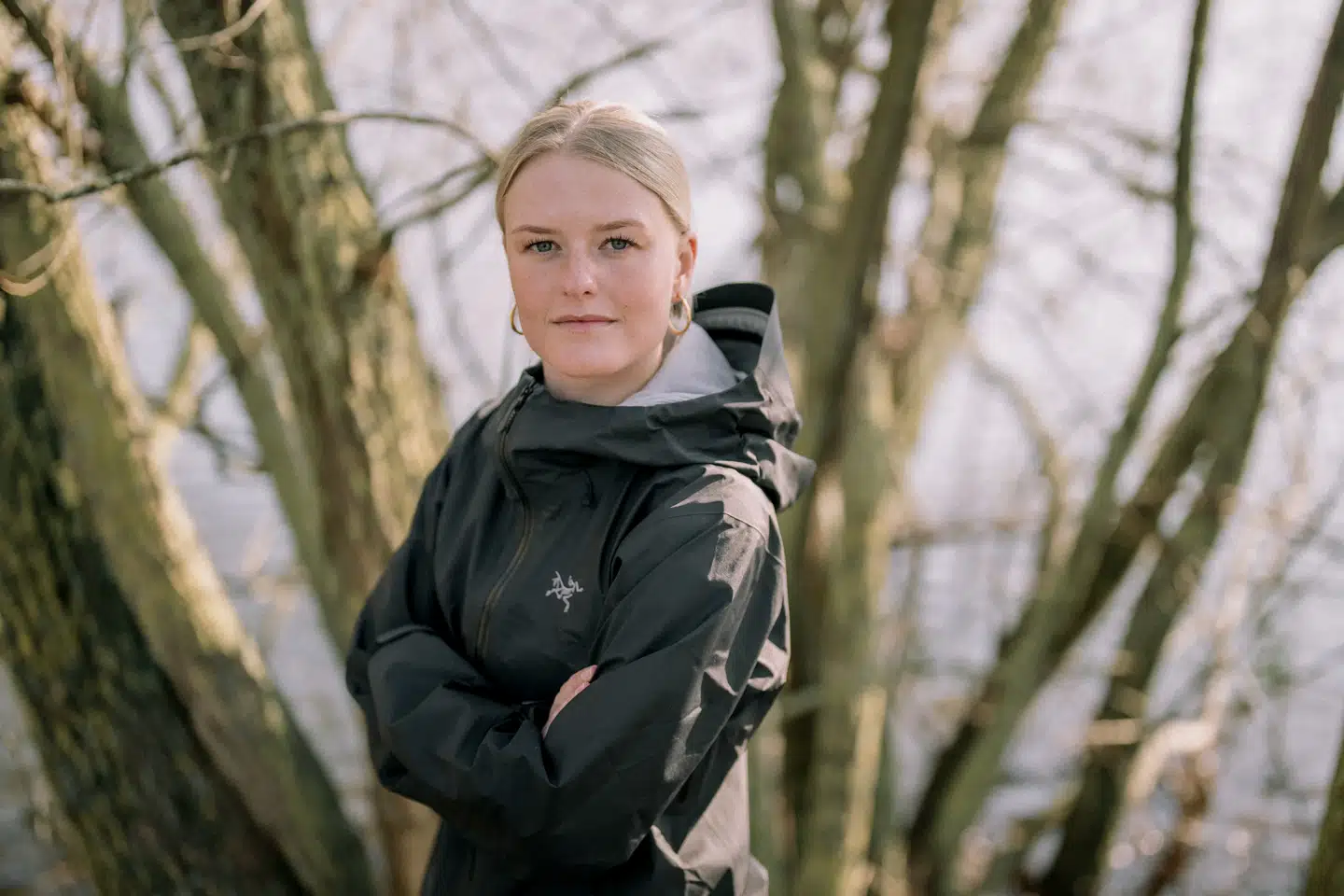 Bella Vad Pedersen var værnepligtig i 2020, og hun advarer nu mod at indføre kvindelig værnepligt før Forsvaret får helt styr på kulturen.