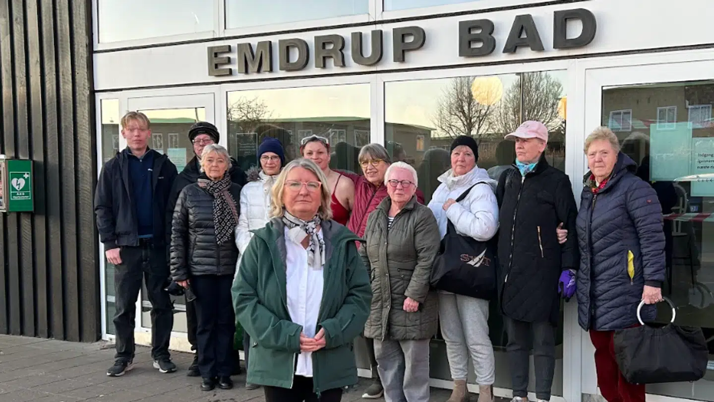 Nina Kløcker Heinel er sammen med 900 andre brugere af Emdrup Bad vrede over, at Københavns Kommune vil lukke ned for adgangen til deres lokale svømmehal.
