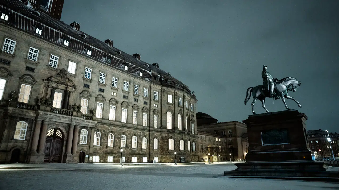 Politikere og rådgivere på Christiansborg er rystede over sagen.