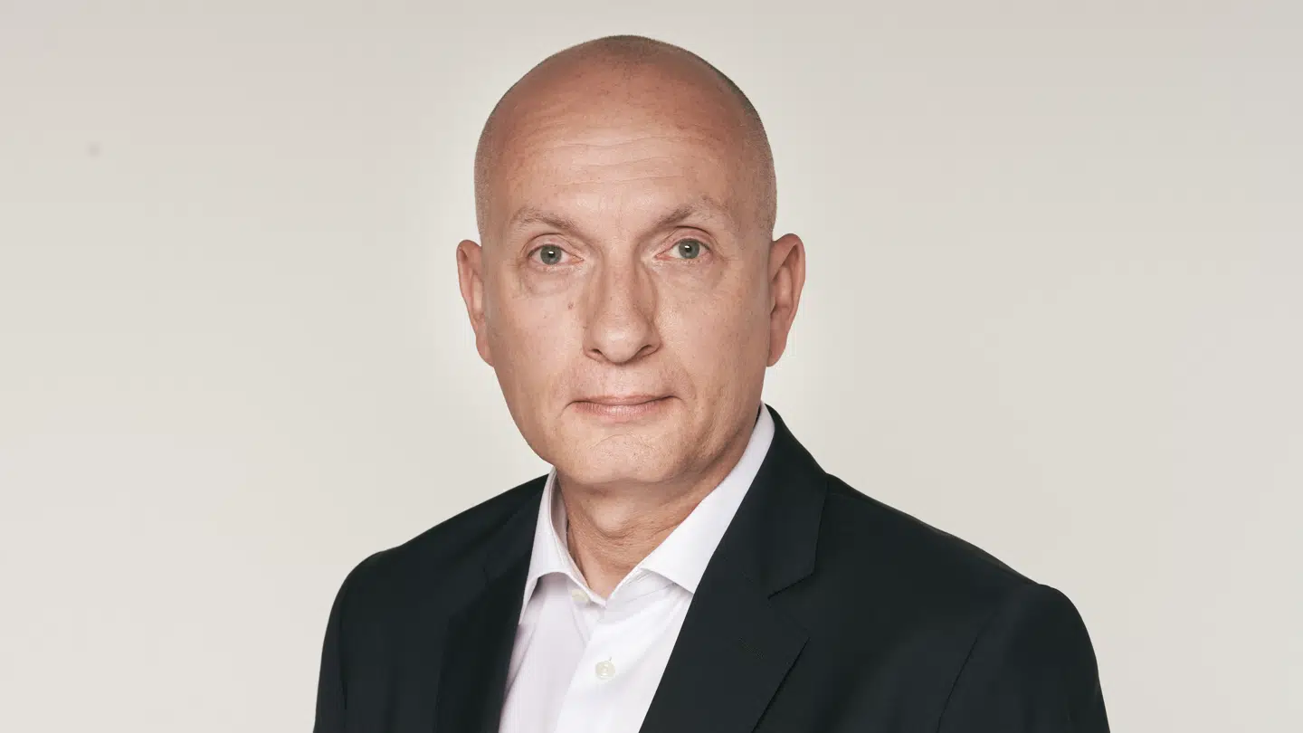 TV 2s politiske analytiker var midt inde i Christiansborgs hjerte til frokostpause, da nyheden om en tiltale mod en tidligere minister ramte med et chok.