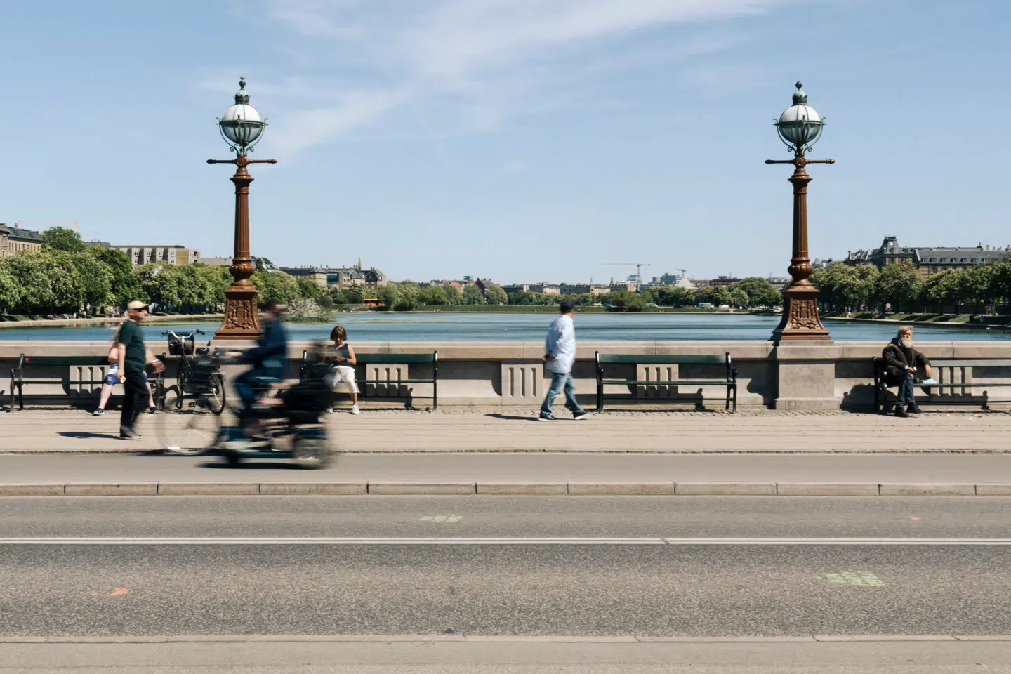 Solskin og blæst i marts har sendt elpriserne i bund.