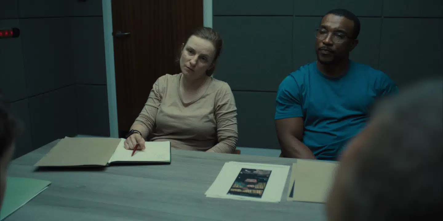 De to efterforskere Frank (tv.) og Bascombe spilles af Faye Marsay og Ashely Walters.