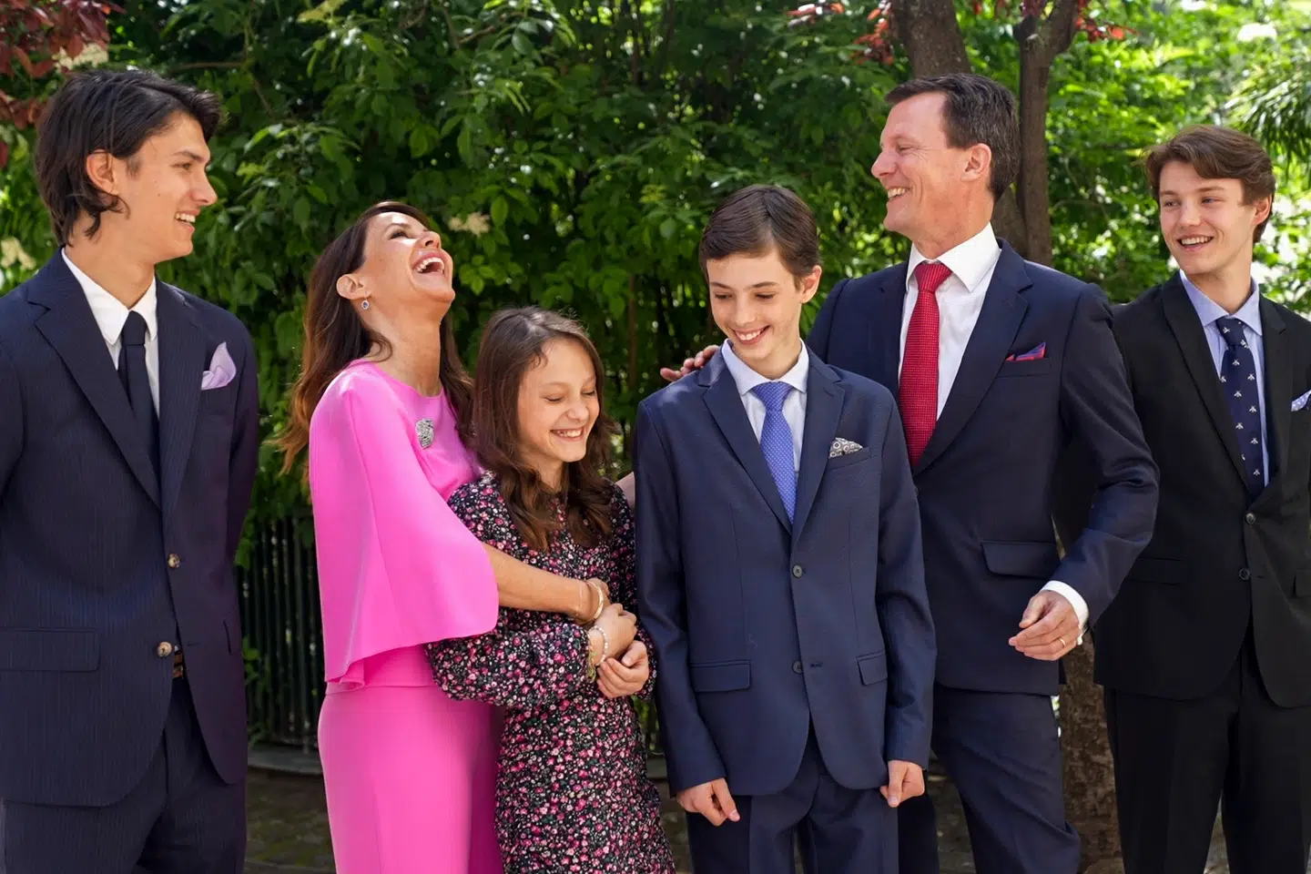 Her ses grev Nikolai, prinsesse Marie, grev Henrik, komtesse Athena, prins Joachim og grev Felix efter Henriks konfirmation i Frederikskirken i 2023.