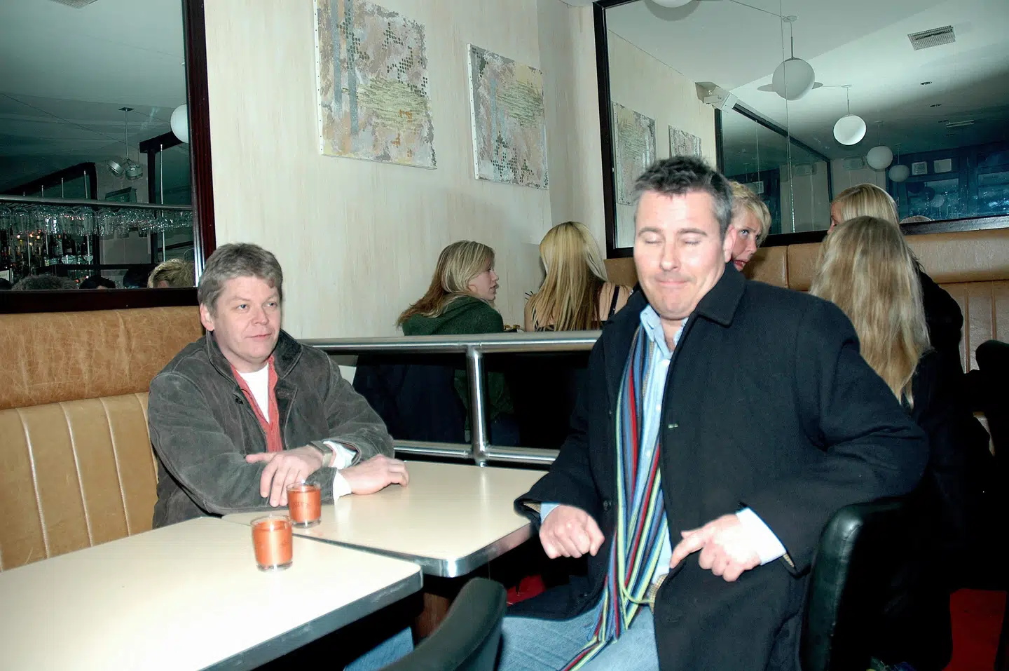 Her ses Tommy Kamp og Henrik Sass Larsen på det davæende Café Vanilla i Køge.