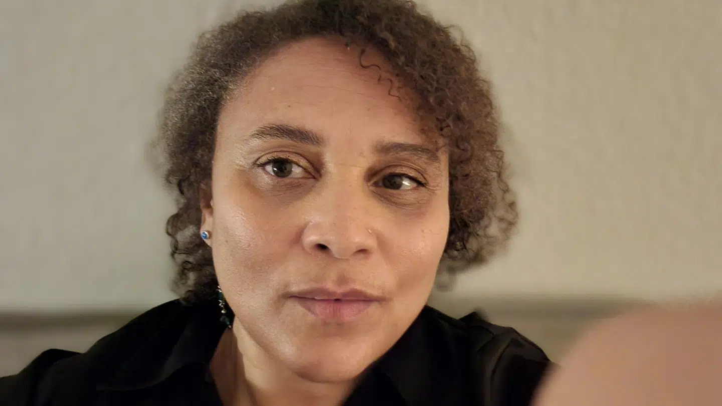 Eva Diana er finansiel terapeut og hjælper folk med deres pengetraumer.