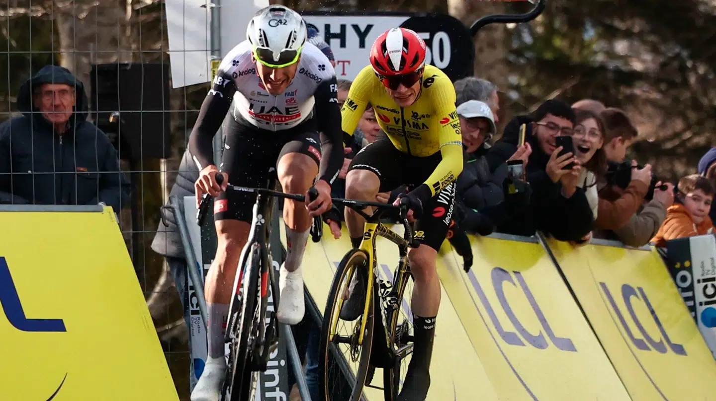 Jonas Vingegaard kørte fra resten af feltet, men blev i sidste ende indhentet af João Almeida på de afgørende meter ved fjerde etape i Paris-Nice.