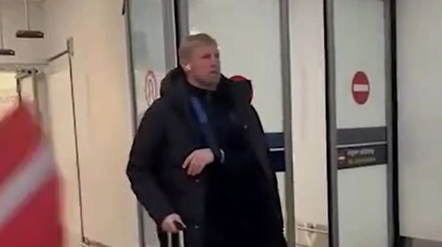 Her ankommer Schmeichel i Københavns Lufthavn.
