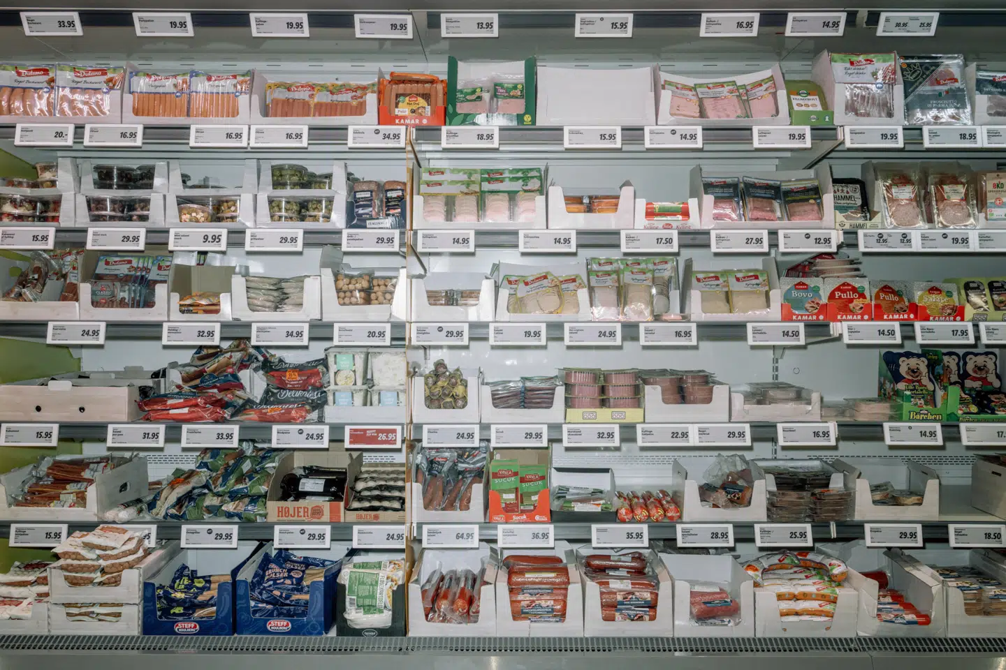 I Sverige er en række dagligvarebutikker som Lidl, ICA og Coop blevet boykottet af kunder, der mener, at virksomhederne er årsag til massivt stigende priser på fødevarer. Dagligvarekæderne peger på geopolitisk uro og stigende råvarepriser som årsag.