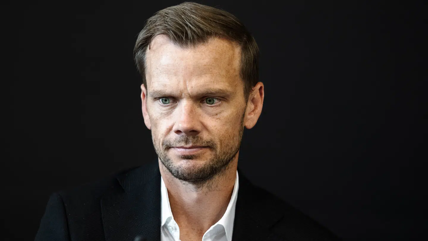 Justitsminister Peter Hummelgaard (S) er blevet orienteret om, at Henrik Sass Larsen ville blive tiltalt i en straffesag.