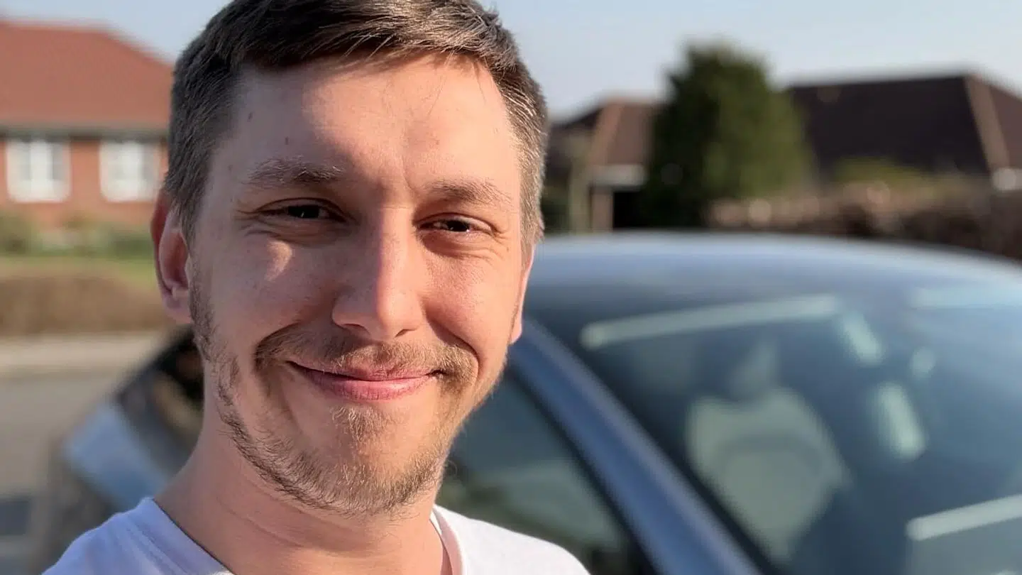 30-årige Simon Burkarl er stolt af endelig at være en del af 'Tesla-familien'