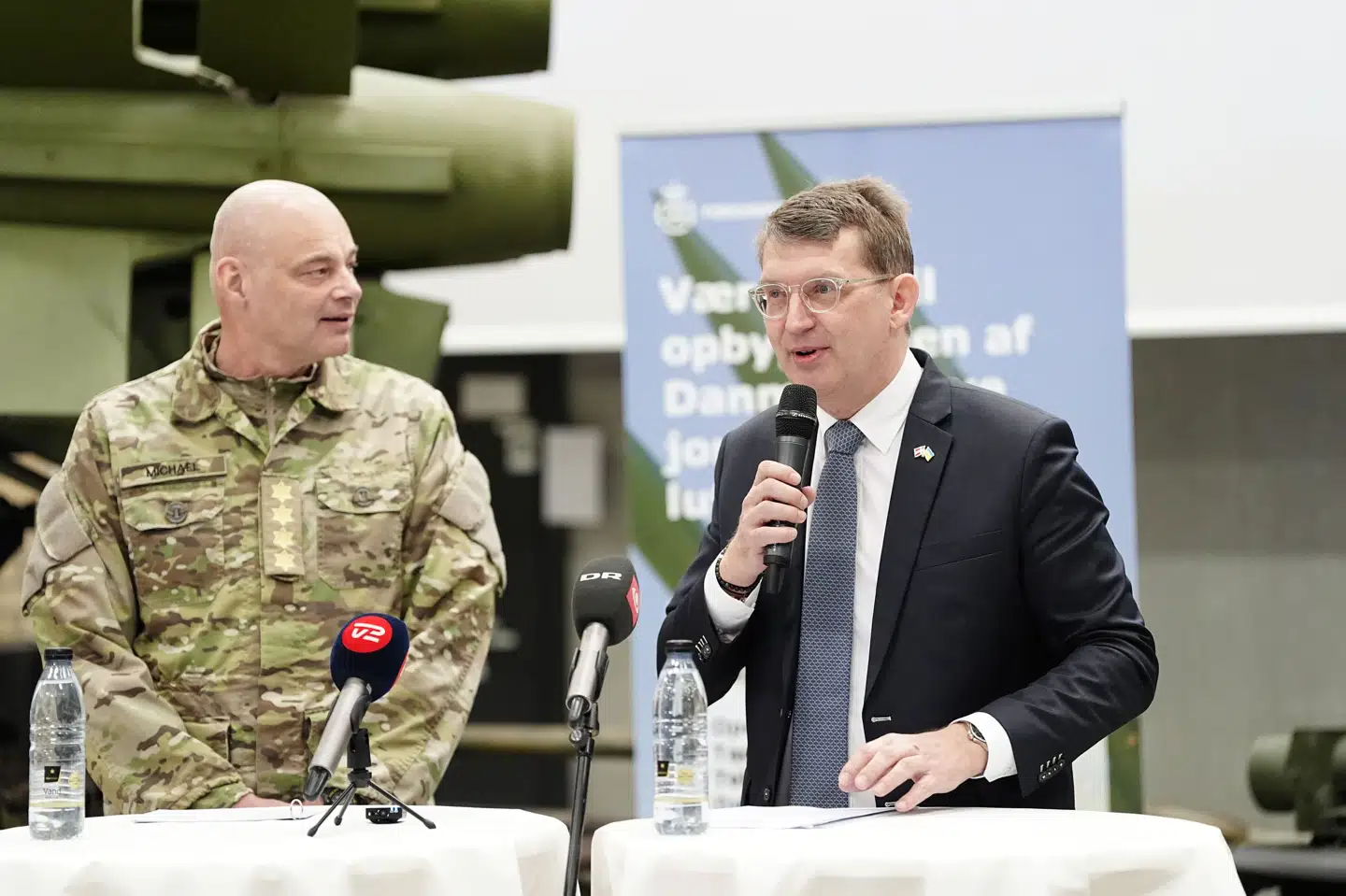 Fungerende forsvarschef Michael Hyldgaard og forsvarsminister Troels Lund Poulsen (V) har onsdag åbnet lokationen for Danmarks kommende jordbaserede luftforsvar.