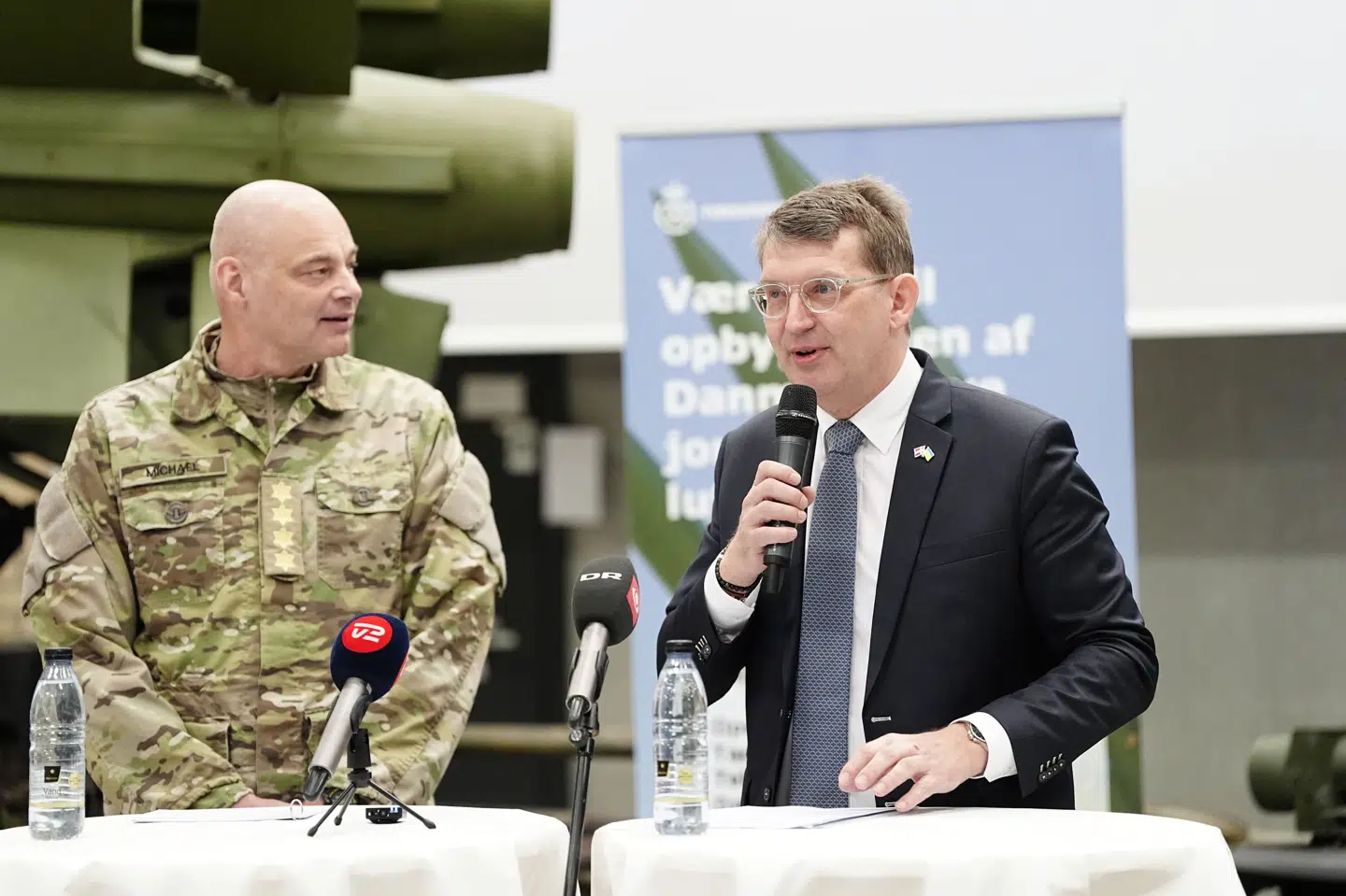 Fungerende forsvarschef Michael Hyldgaard og forsvarsminister Troels Lund Poulsen (V) har onsdag åbnet lokationen for Danmarks kommende jordbaserede luftforsvar.