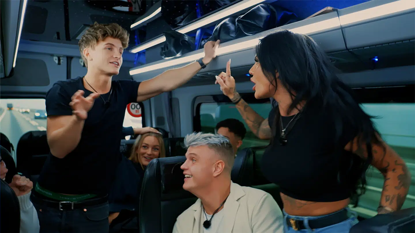 Det kommer ikke til at gå stille for sig i 'Paradisebussen'.