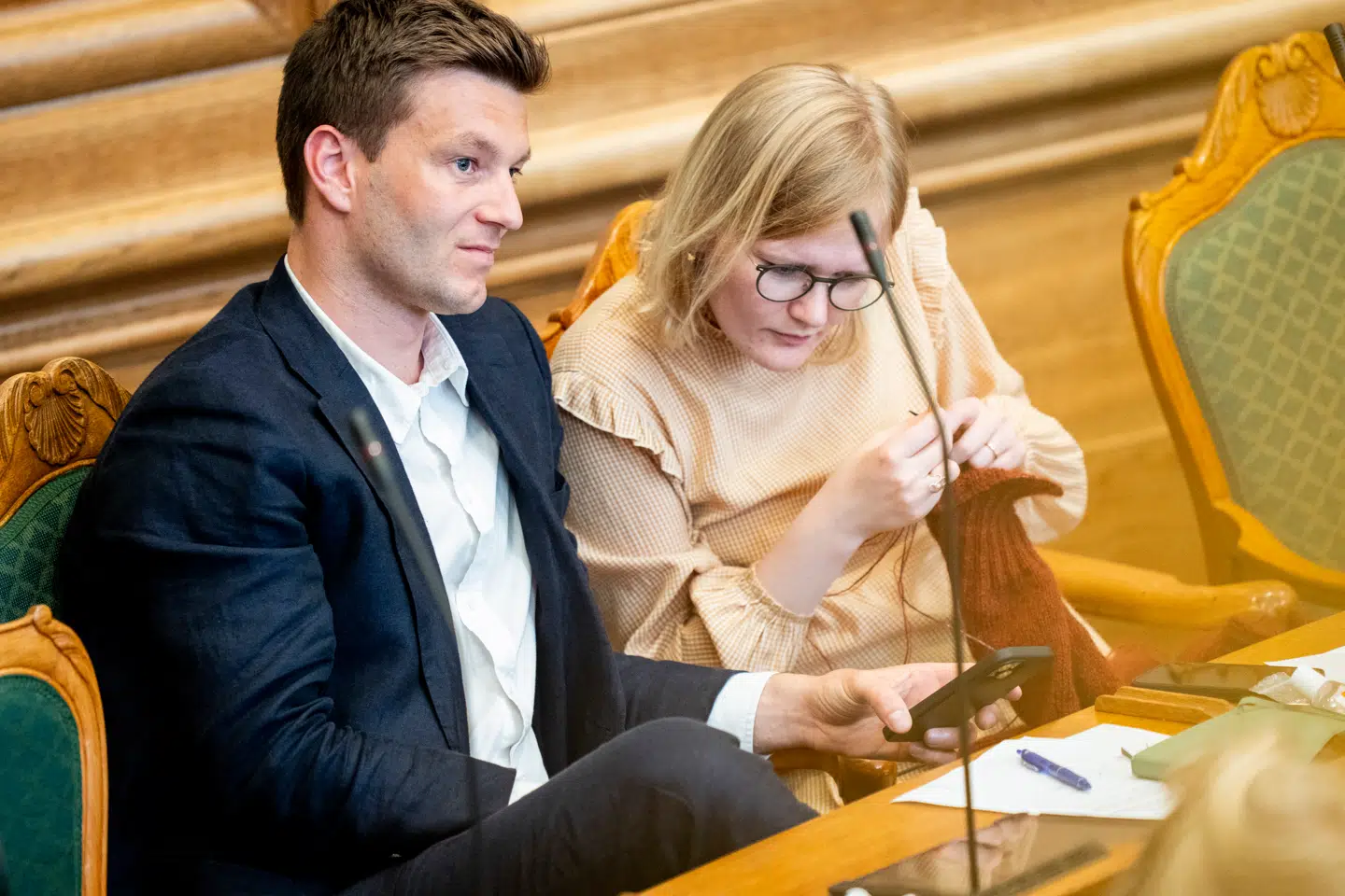 Sigurd Agersnap (SF) og Sofie Lippert (SF) under afslutningsdebatten inden sommerferien i Folketinget, onsdag den 29. maj 2024. (Foto: Ida Marie Odgaard/Ritzau Scanpix)