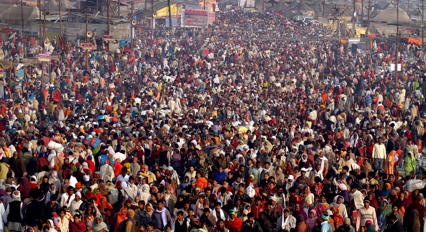 Indere på vej til at tage et helligt dyp i Gangesfloden i 2011. Foto: Rajesh Kumar Singh, Scanpix