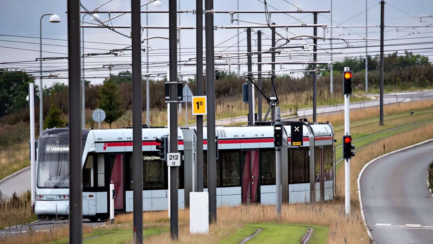 Arkivfoto af letbanetog ved Lisbjerg nord for Aarhus.