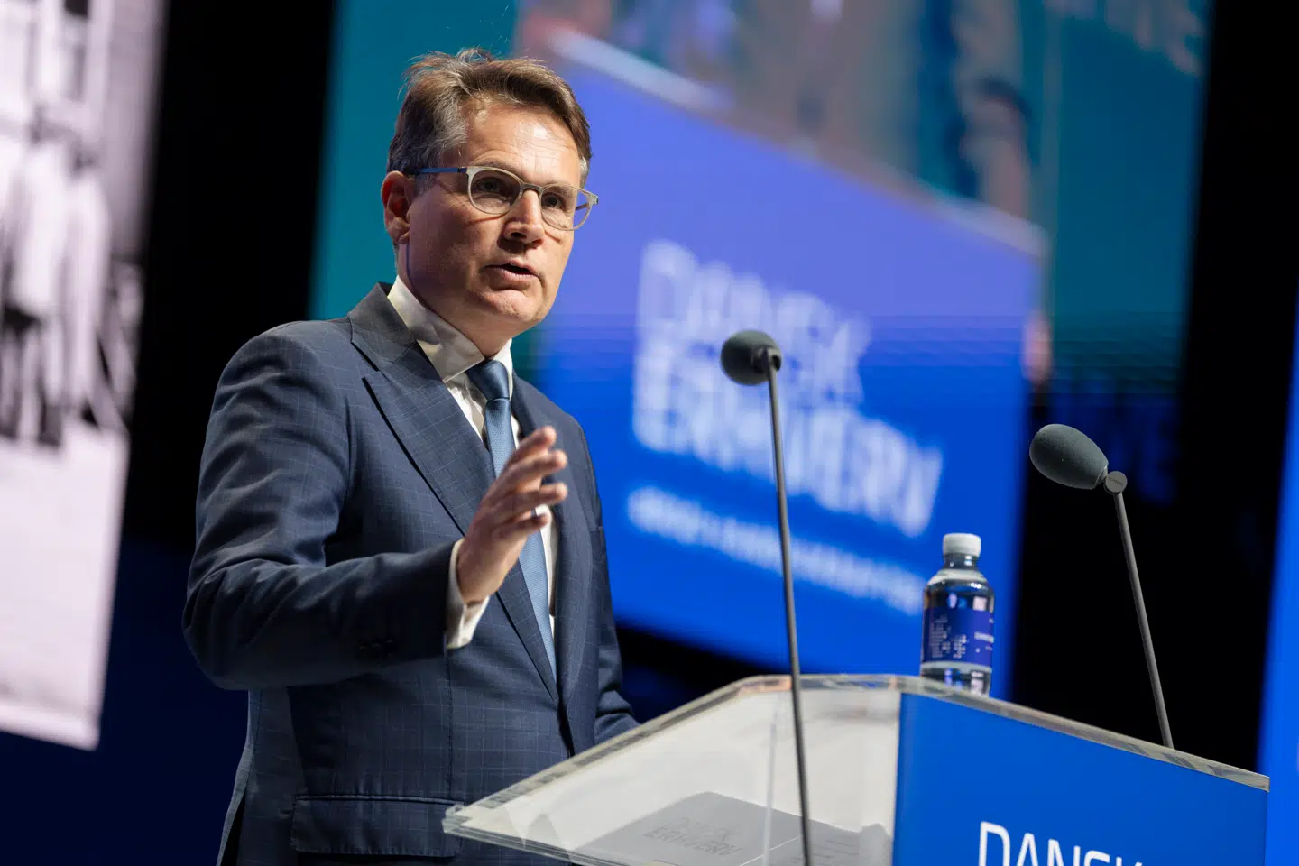 Topchef i Dansk Erhverv, Brian Mikkelsen, vil have selskabsskatterne ned øjeblikkeligt. Ellers kan får det store konsekvenser for landets økonomi, lyder det.