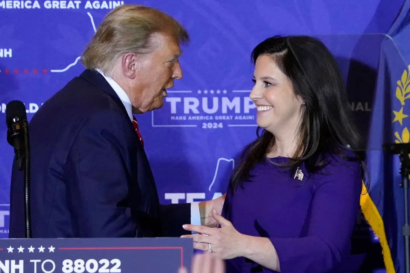 USAs præsident, Donald Trump, sammen med Elise Stefanik under præsidentvalgkampen i 2024. (Arkivfoto).