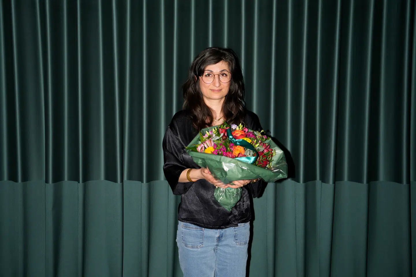 Firoozeh Bazrafkan er kåret til vinder af Berlingskes Fonsmark-pris 2025. I det seneste år er hun blevet landskendt som ansigtet på modstanden mod regeringens koranlov. En lov, som hun åbent har udfordret med sine kunstneriske happenings, hvor hun blandt andet har revet Koranen i stykker med et rivejern.