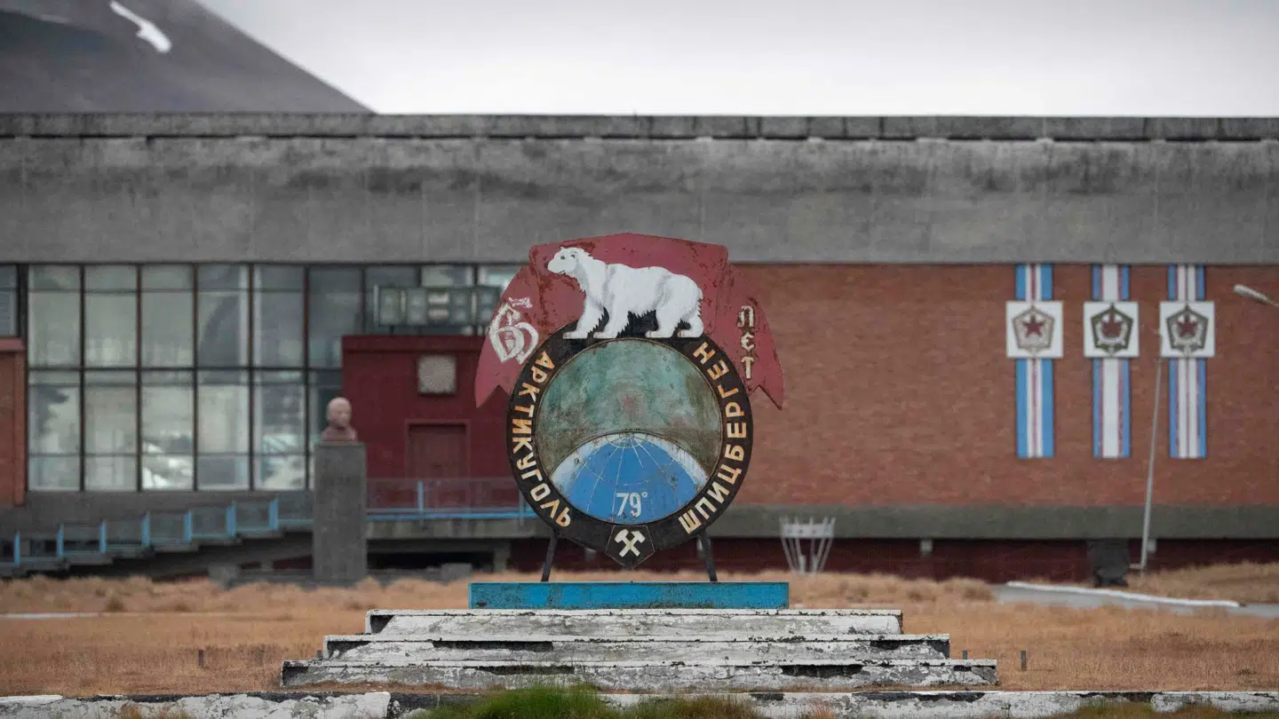 Den sovjetiske og russiske historie er tydelig i Pyramiden på Svalbard.