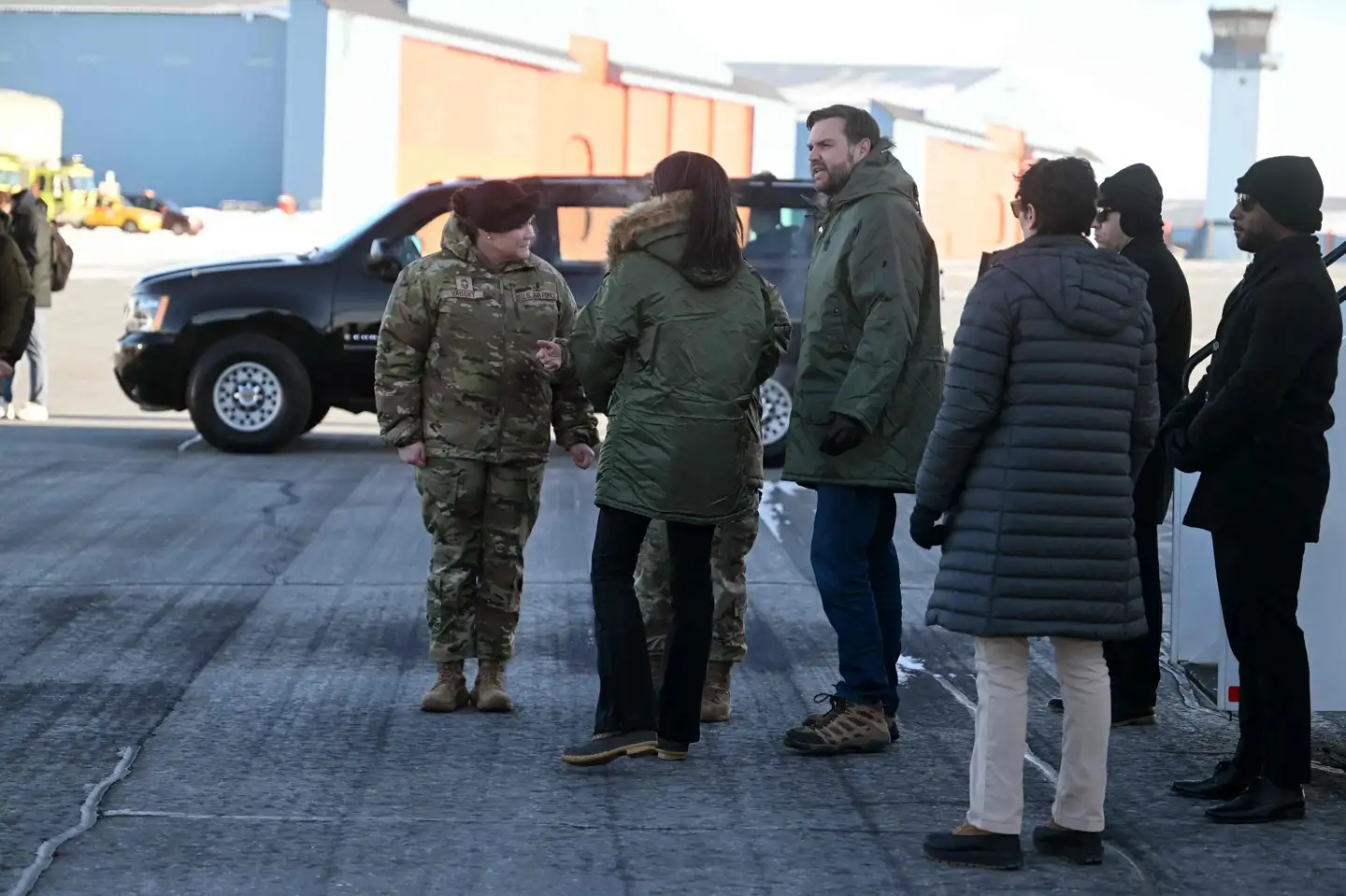 Oprindeligt var det ikke planen, at J.D. Vance skulle besøge Grønland. I første omgang skulle Usha Vance afsted for at se et traditionsrigt hundeslædeløb og angiveligt lære mere om grønlandsk kultur.