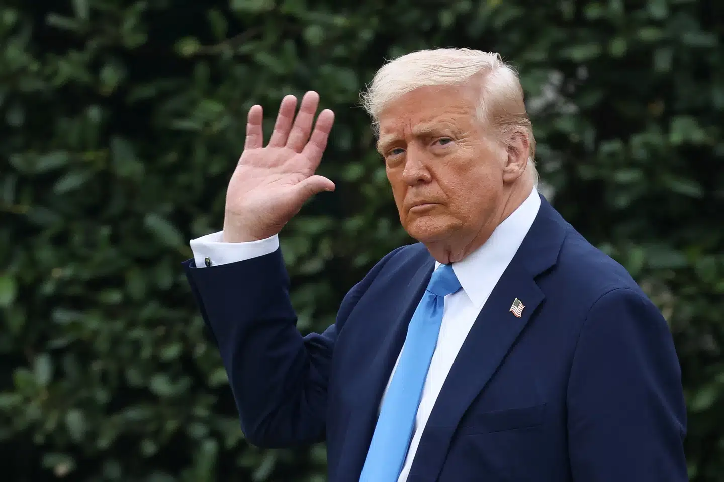 Trump uddybede ikke, hvad han konkret mente med det. Men han har sagt, at USA på en eller anden måde nok skal få Grønland, der er en del af rigsfællesskabet.