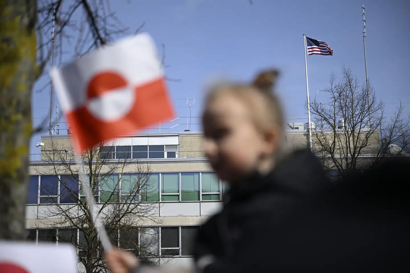 Demonstrationen lørdag ved den amerikanske ambassade i København fandt sted under parolen "Grønland tilhører grønlænderne".