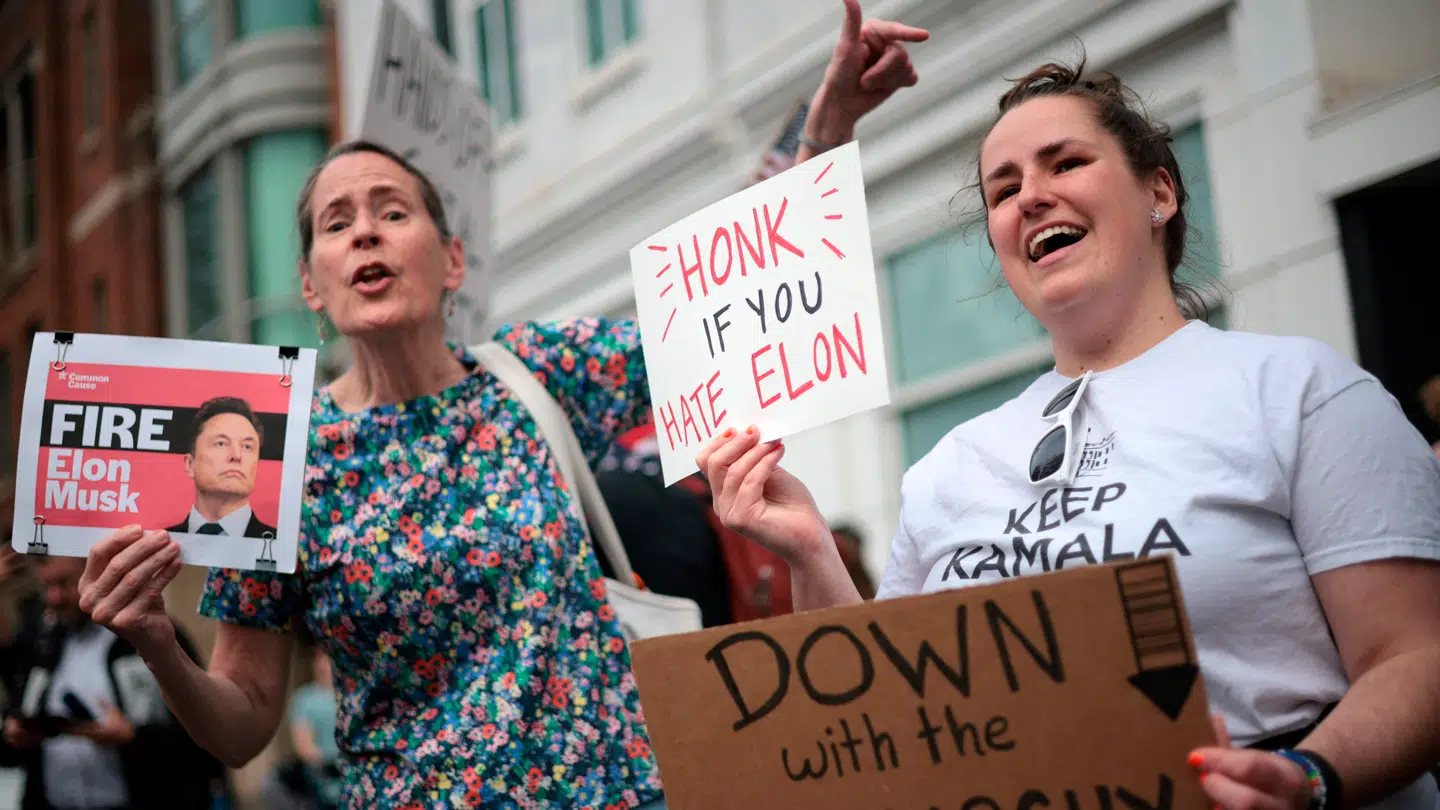 Lørdag var der arrangeret over 200 demonstrationer med Elon Musk ved Tesla-forhandlere rundt i landet.