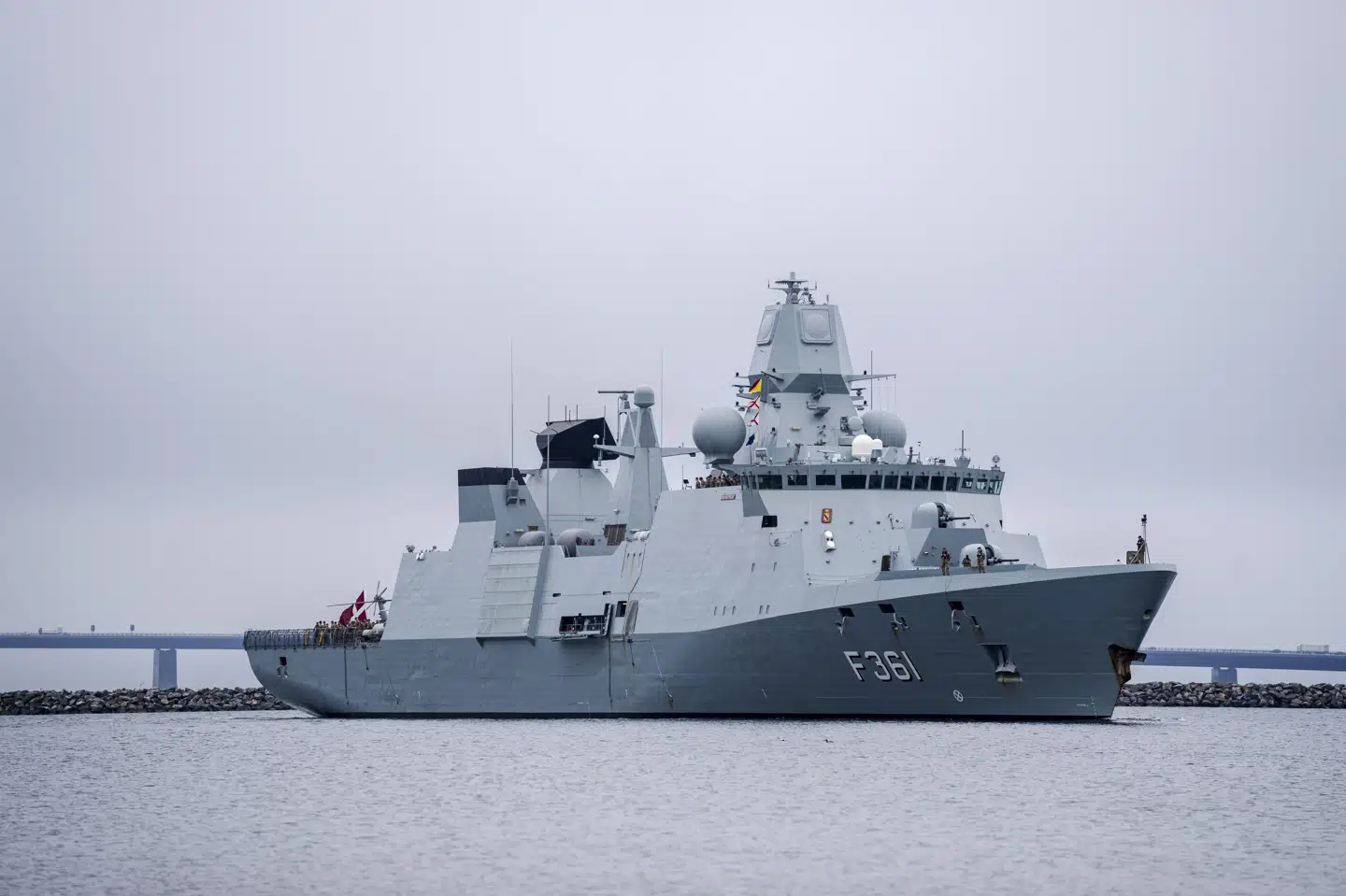 Det giver god mening, at regeringen venter med at lægge planer for byggeriet af nye fregatter, mener militærhistoriker. (Arkivfoto).