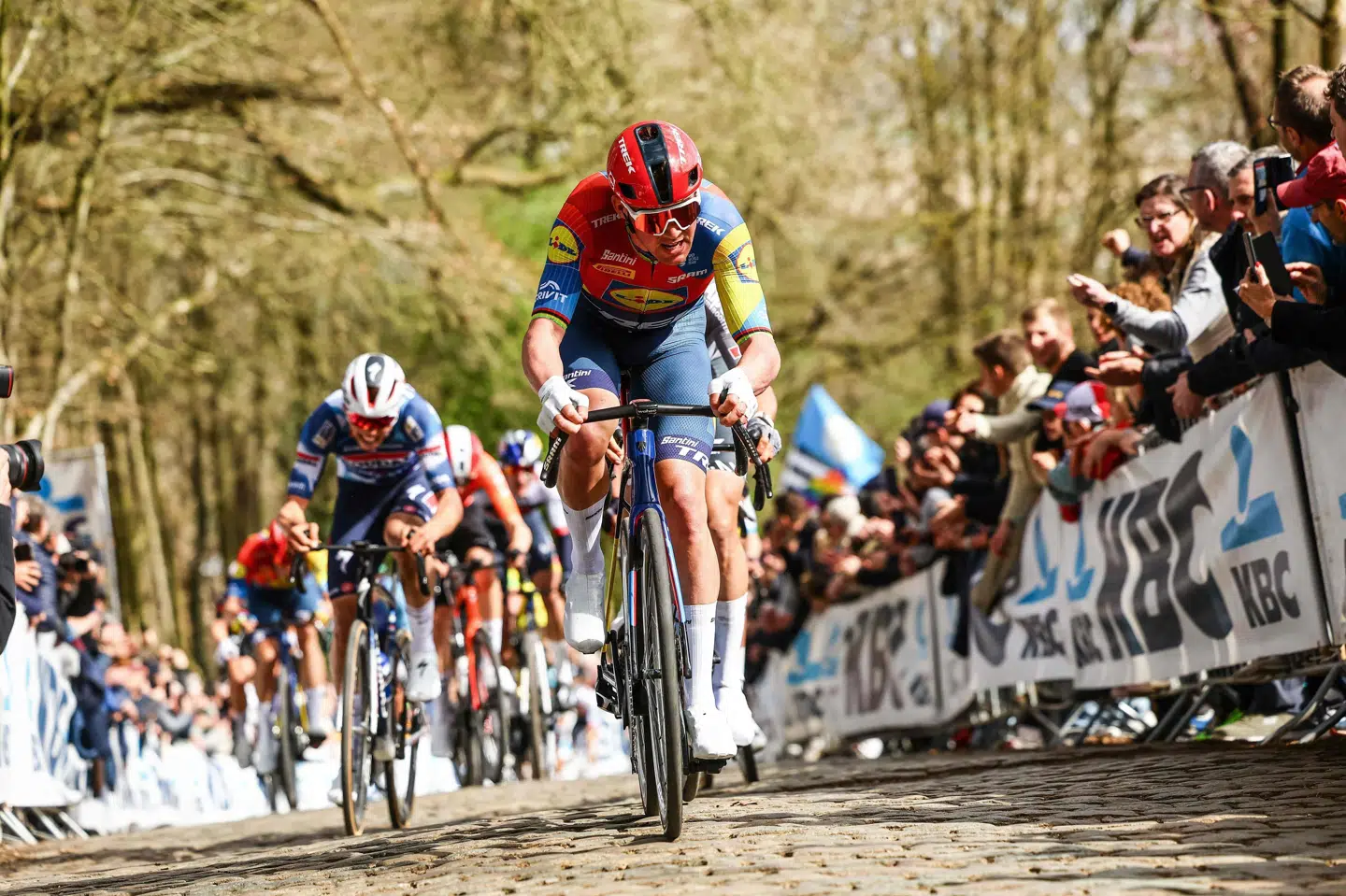 Mads Pedersen kørte offensivt fra start og genvandt efter imponerende solokørsel Gent-Wevelgem.